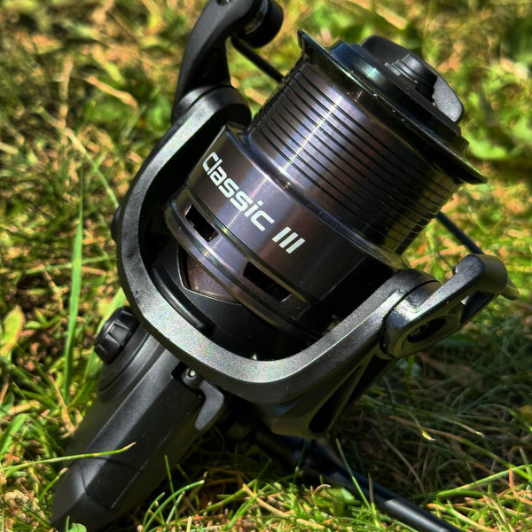 Безінерційна котушка Brain Classic III Feeder 6000S для фідерної ловлі, 4+1 підшипник, передній фрикціон, 4.9:1, ліва/права ручка