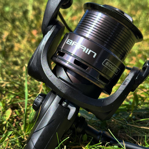 Безінерційна котушка Brain Classic III Feeder 6000S для фідерної ловлі, 4+1 підшипник, передній фрикціон, 4.9:1, ліва/права ручка