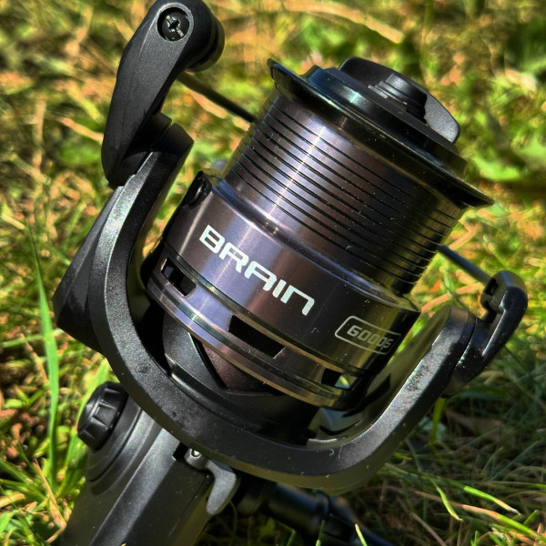Безінерційна котушка Brain Classic III Feeder 6000S для фідерної ловлі, 4+1 підшипник, передній фрикціон, 4.9:1, ліва/права ручка