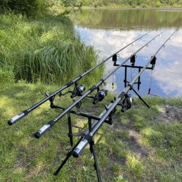 Карповий набір Flagman Magnum Black Carp: 3 вудилища + котушки з бейтранером + род-под Carp Pro