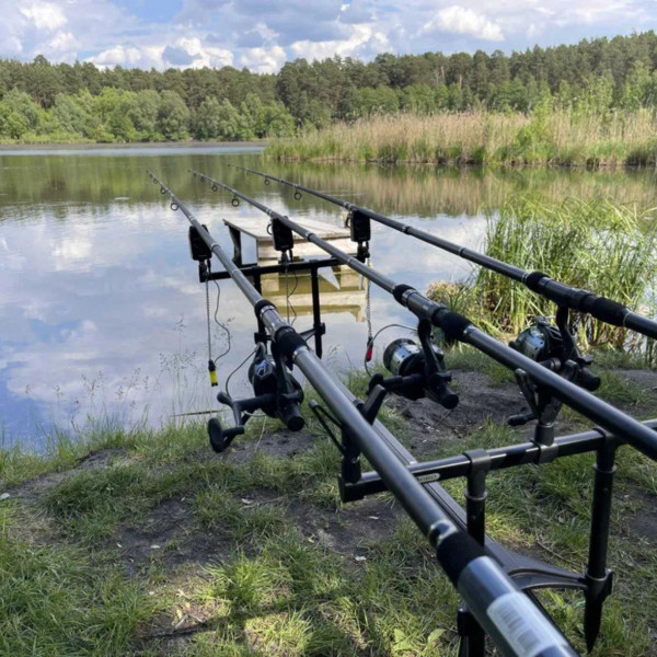 Карповий набір Flagman Magnum Black Carp: 3 вудилища + котушки з бейтранером + род-под Carp Pro