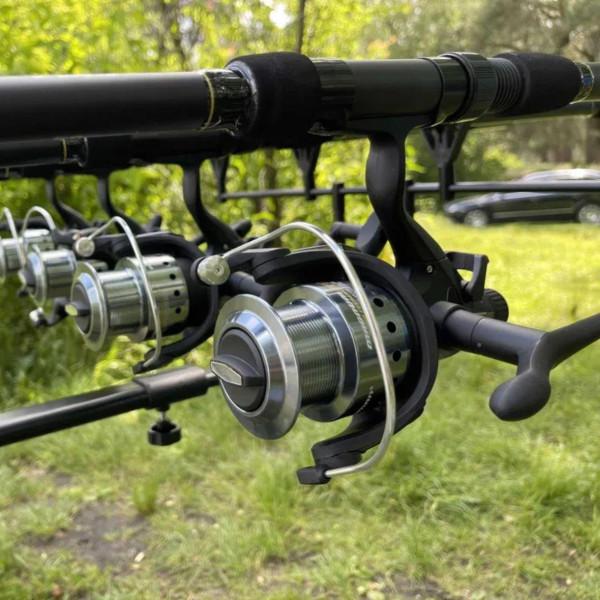 Карповий набір Flagman Magnum Black Carp: 3 вудилища + котушки з бейтранером + род-под Carp Pro