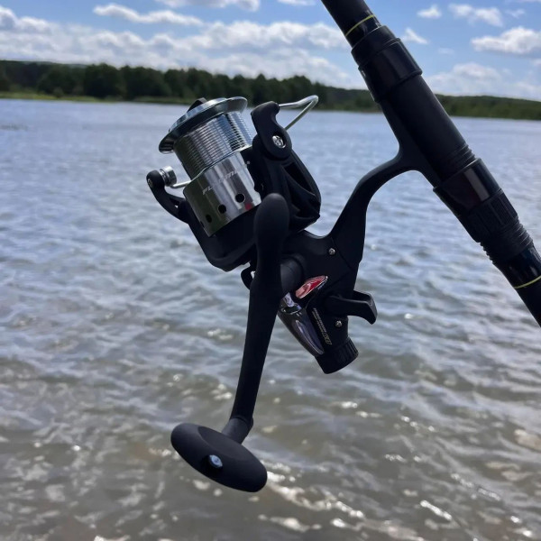 КАРПОВИЙ НАБІР FLAGMAN MAGNUM BLACK CARP 3.3 М 3LB З КОТУШКАМИ 6000, КАРКАСНИМ ЧОХЛОМ 1.35 М І ВОЛОСІННЮ 0.30 ММ 1000 М