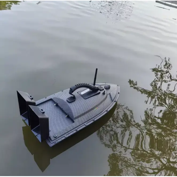 Кораблик для прикормки Flytec V070 GPS Bait Boat 40 точок автоповернення 2 бункери до 1.5 кг дистанція 300 м акумулятор 12000 мАг