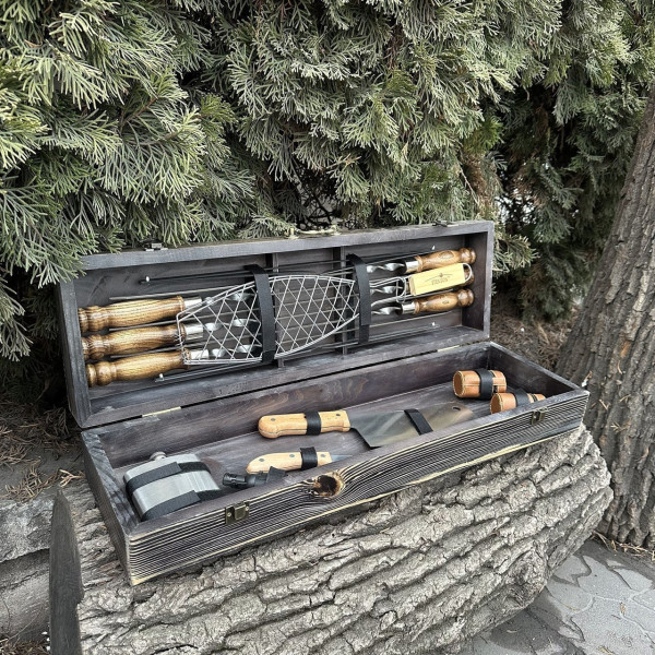 Набор шампуров Mangalzavod Мастер BBQ в темном кейсе с подставками
