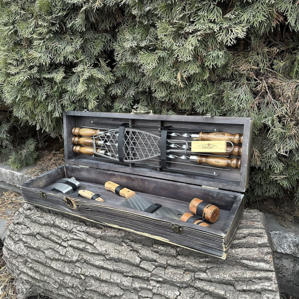 Набор шампуров Mangalzavod Мастер BBQ в темном кейсе с подставками
