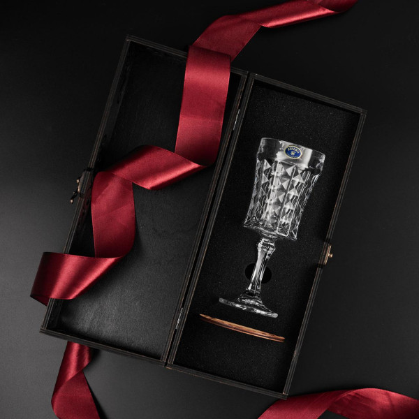 Подарочный набор для вина EuroMarket Diamond с бокалом из богемского стекла