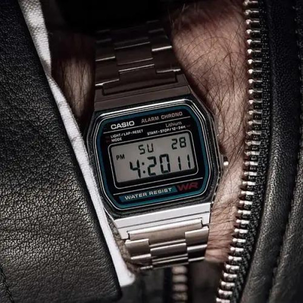 Чоловічий електронний годинник Casio A158WA-1D зі сталевим браслетом