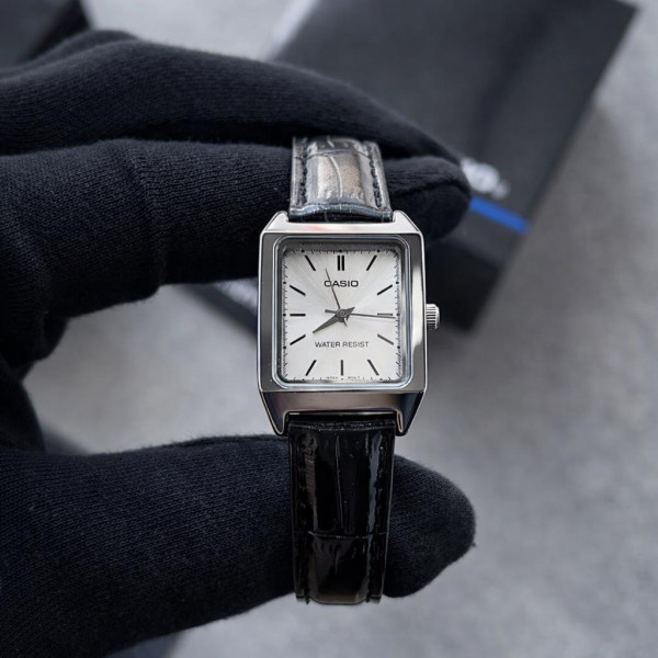 Жіночий годинник Casio LTP-V007L-7E1 на чорному шкіряному ремінці