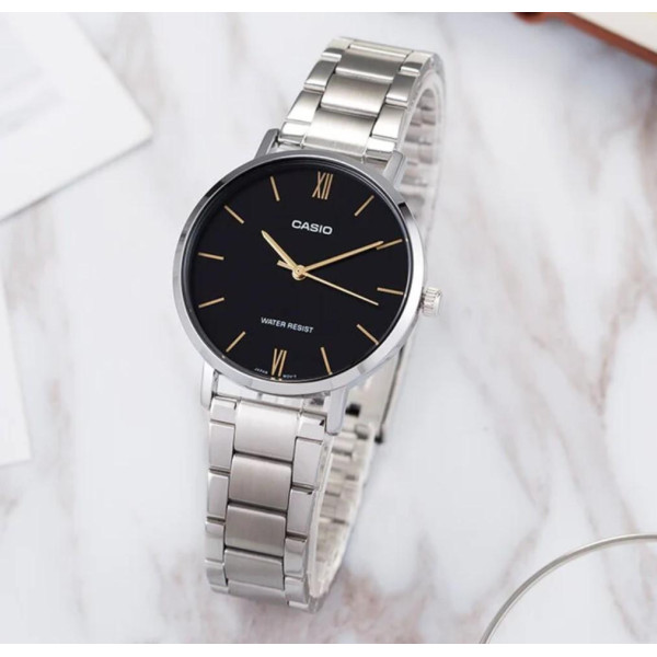 Жіночий годинник Casio LTP-VT01D-1B з чорним циферблатом та металевим браслетом