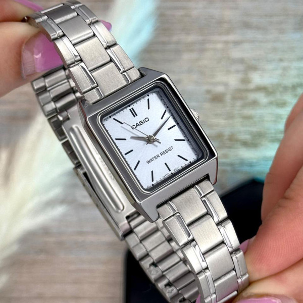 Жіночий годинник Casio LTP-V007D-2E з синім циферблатом та металевим браслетом