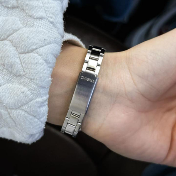 Женские часы Casio LTP-V009D-7E кварцевые с металлическим браслетом