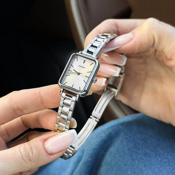 Женские часы Casio LTP-V009D-7E кварцевые с металлическим браслетом