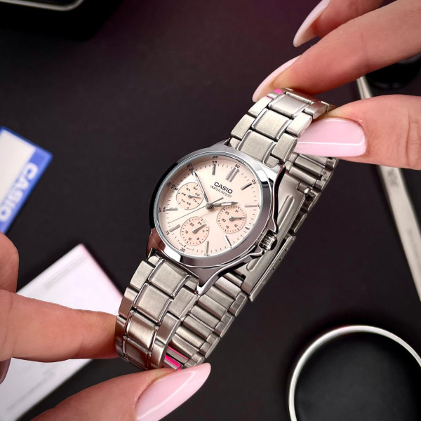 Жіночий годинник Casio LTP-V300D-4A на сталевому браслеті