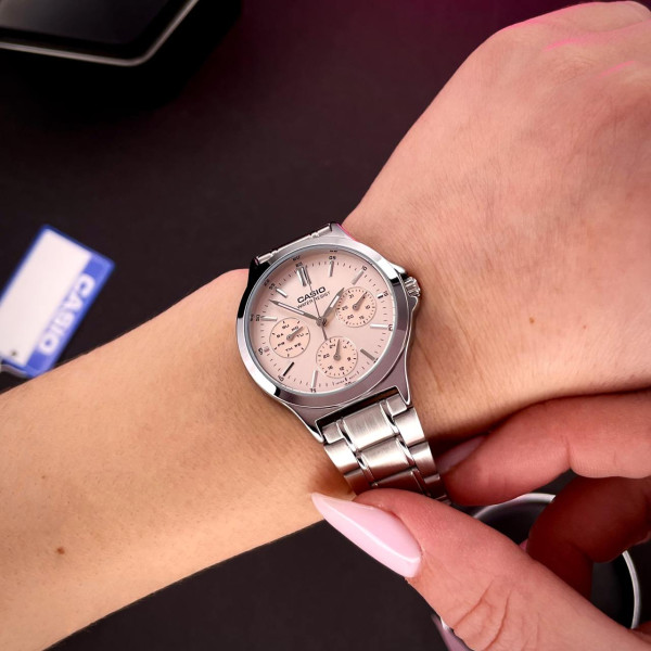 Жіночий годинник Casio LTP-V300D-4A на сталевому браслеті
