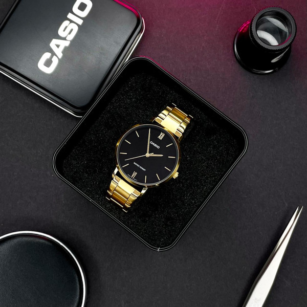 Женские часы Casio LTP-VT01G-1B с золотистым браслетом и черным циферблатом
