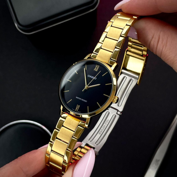 Женские часы Casio LTP-VT01G-1B с золотистым браслетом и черным циферблатом