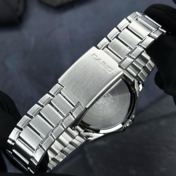 Чоловічий годинник Casio MTP-1183A-1A кварцовий з металевим браслетом