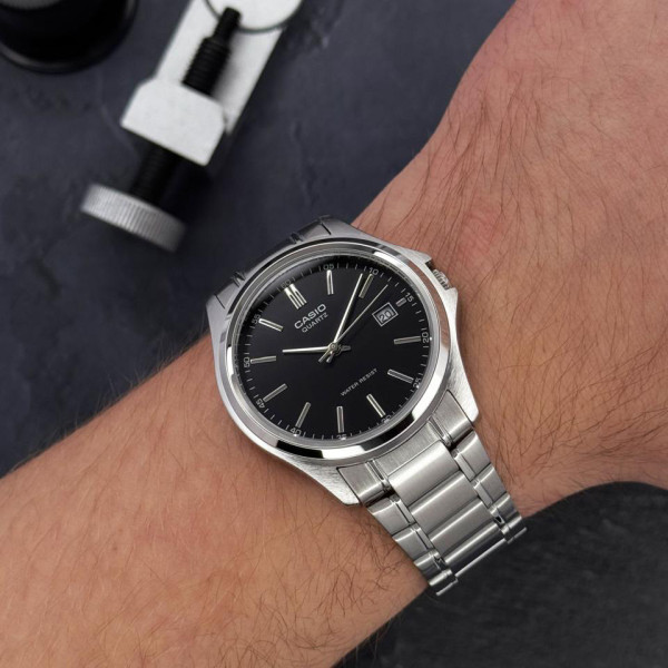 Чоловічий годинник Casio MTP-1183A-1A кварцовий з металевим браслетом