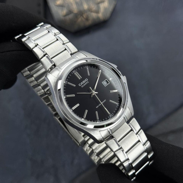 Чоловічий годинник Casio MTP-1183A-1A кварцовий з металевим браслетом