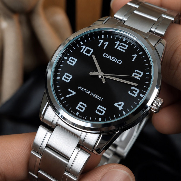 Чоловічий годинник Casio MTP-V001D-1B з мінеральним склом та сталевим браслетом