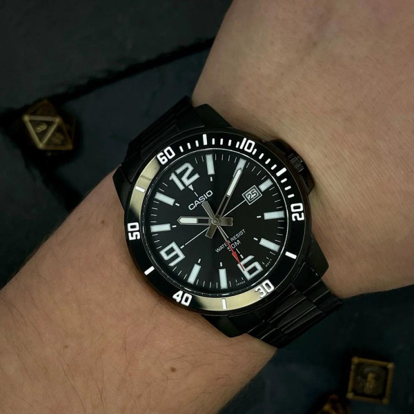 Чоловічий годинник Casio MTP-VD01B-1B кварцовий чорний металевий