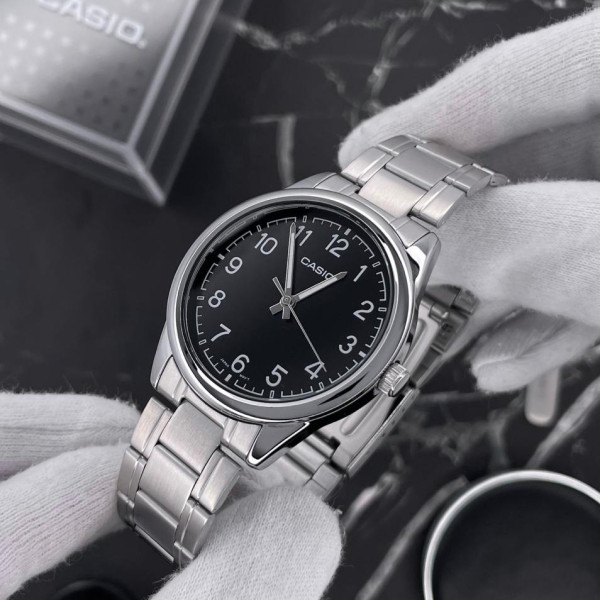 Чоловічий годинник Casio MTP-V005D-1B4 кварцовий на металевому браслеті