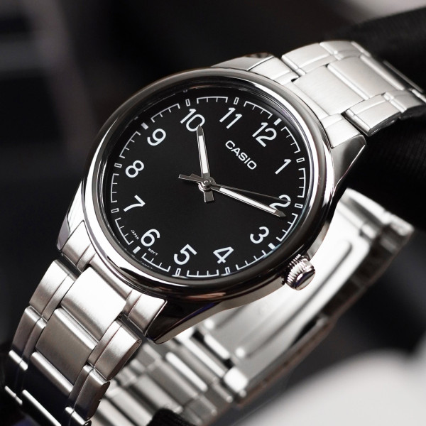 Чоловічий годинник Casio MTP-V005D-1B4 кварцовий на металевому браслеті