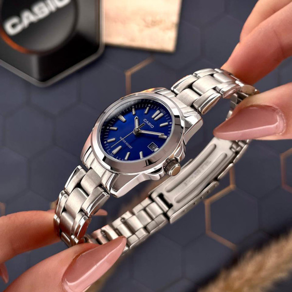 Жіночий годинник Casio LTP-1215A-2A2 кварцовий з синім циферблатом