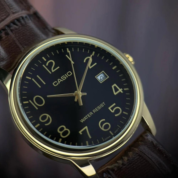 Чоловічий годинник Casio MTP-V002GL-1B зі шкіряним ремінцем