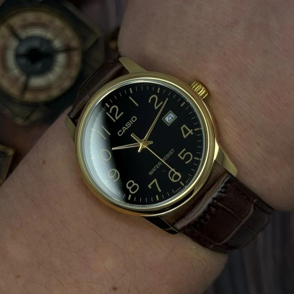 Чоловічий годинник Casio MTP-V002GL-1B зі шкіряним ремінцем