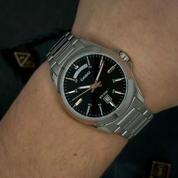 Мужские часы Casio MTP-1370D-1A2 со стальным браслетом 5 ATM