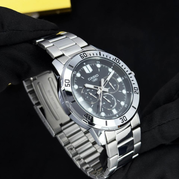 Чоловічий годинник Casio MTP-VD300D-1E металевий класичний чорний