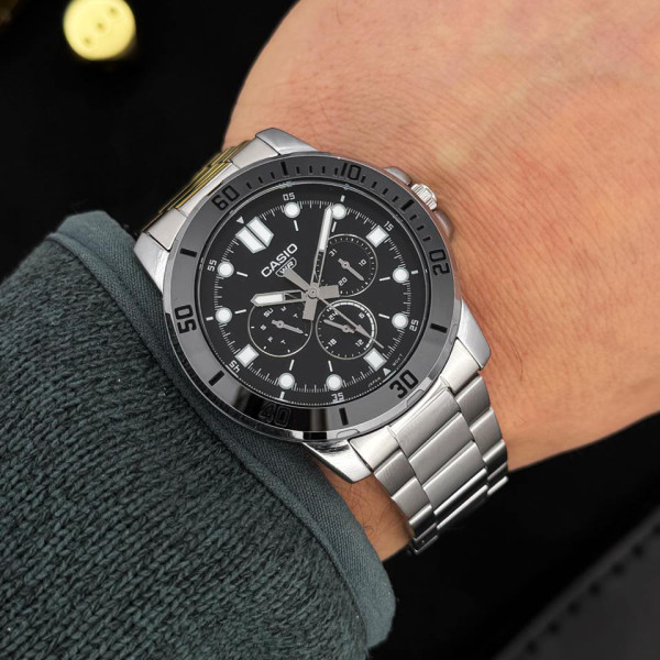 Чоловічий годинник Casio MTP-VD300D-1E металевий класичний чорний