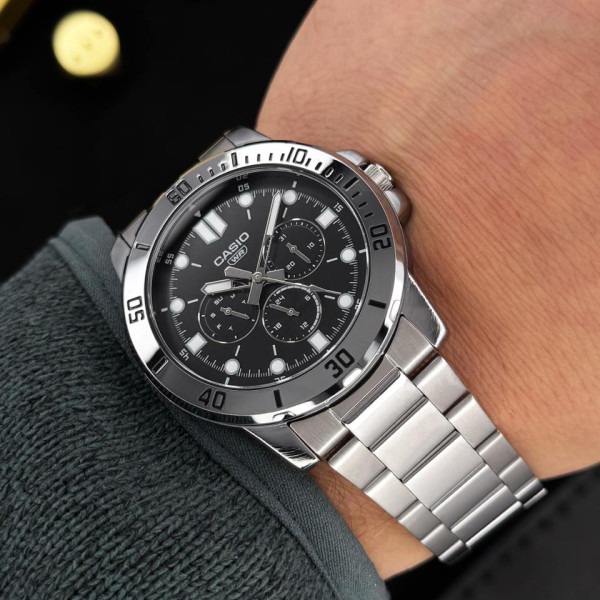 Чоловічий годинник Casio MTP-VD300D-1E металевий класичний чорний