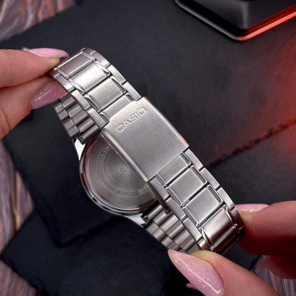 Чоловічий годинник Casio MTP-V300D-1A з металевим браслетом