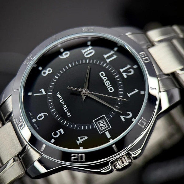 Мужские кварцевые часы Casio MTP-V004D-1B с металлическим браслетом