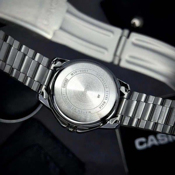 Мужские кварцевые часы Casio MTP-V004D-1B с металлическим браслетом