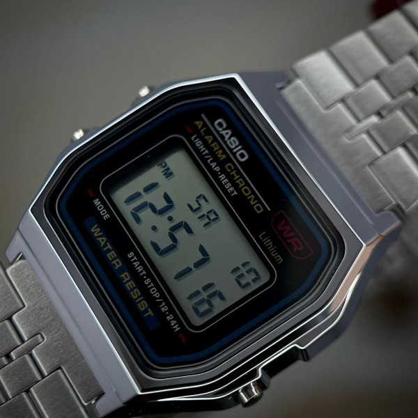 Чоловічий годинник Casio A159W-N1 електронний зі сріблястим браслетом