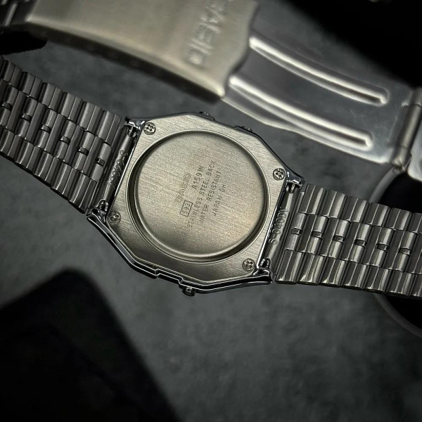 Чоловічий годинник Casio A159W-N1 електронний зі сріблястим браслетом