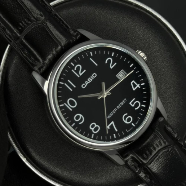 Чоловічий годинник Casio MTP-V002L-1B кварцовий з чорним шкіряним ремінцем