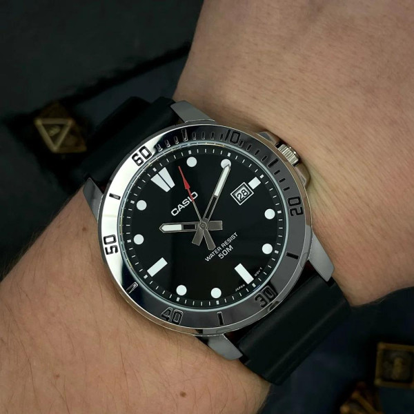 Мужские часы Casio MTP-VD01-1E кварцевые с водозащитой 5 ATM