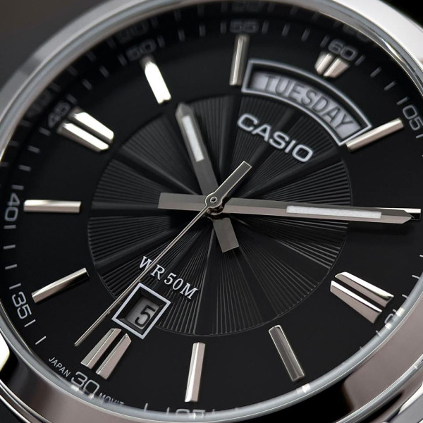 Мужские часы Casio MTP-1381L-1A с кожаным ремешком и водозащитой 5 ATM