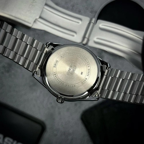 Чоловічий годинник Casio MTP-VD03D-1A кварцовий зі сталевим браслетом