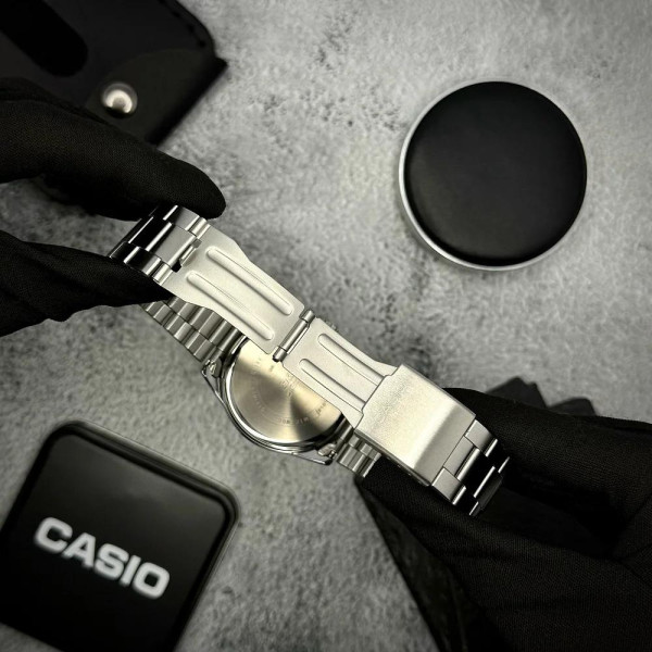 Чоловічий годинник Casio MTP-VD03D-1A кварцовий зі сталевим браслетом