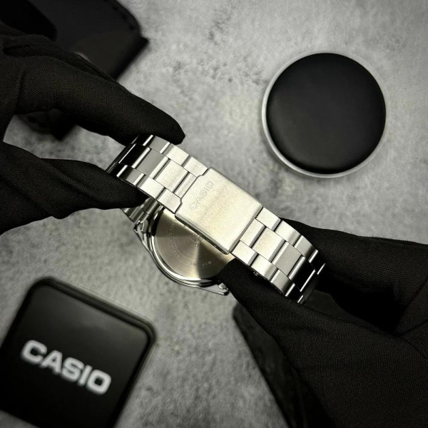 Чоловічий годинник Casio MTP-VD03D-1A кварцовий зі сталевим браслетом