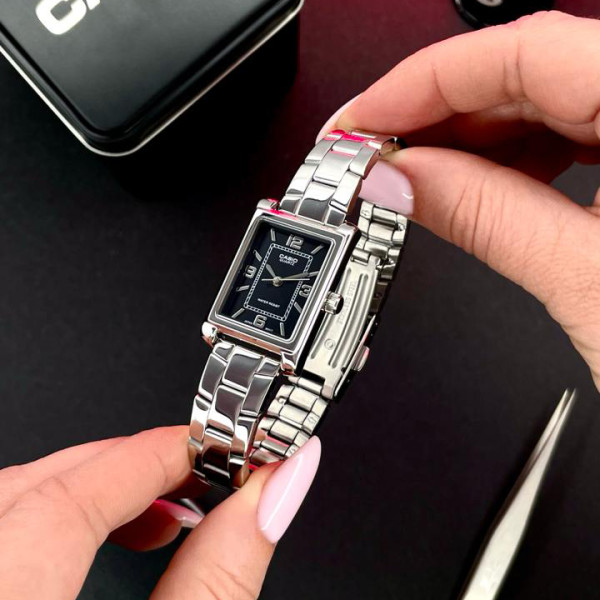 Жіночий годинник Casio LTP-1234DD-1A класичний прямокутний сріблястий