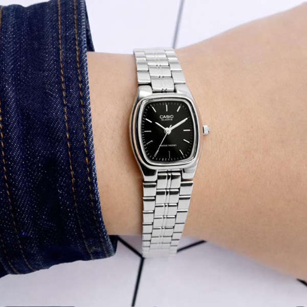Жіночий годинник Casio LTP-1169D-1A кварцовий з металевим браслетом