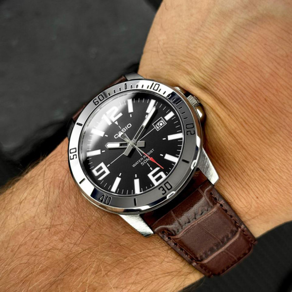 Чоловічий годинник Casio MTP-VD01L-1BVU шкіряний ремінець водозахист 5 ATM