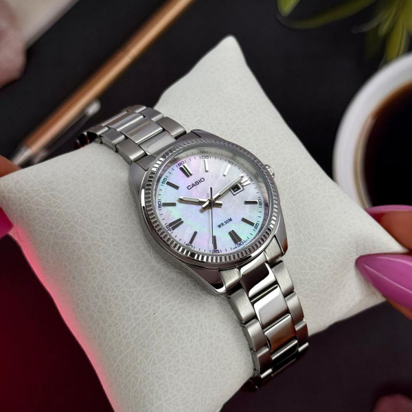 Жіночий годинник Casio LTP-1302DS-4A з рожевим циферблатом та браслетом
